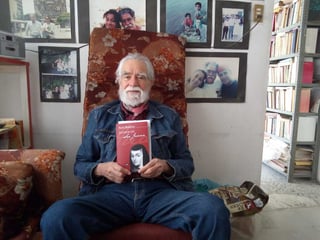 Interés. El escritor lagunero ha dedicado parte de su vida a estudiar la obra de esta gran poeta mexicana. (EL SIGLO DE TORREÓN / Daniela Cervantes)