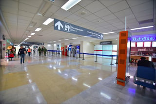 Autoridades informaron que los aeropuertos de la entidad contarán con un filtro sanitario para prevenir el coronavirus. (FERNANDO COMPEÁN)