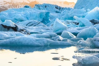 Agua caliente debajo de un glaciar en la Antártida debido al calentamiento global, es el alarmante descubrimiento realizado por un equipo de investigación dirigido por la Universidad de Nueva York. (ARCHIVO) 