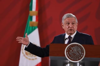 López Obrador reafirmó su postura de continuar viajando por el país en vuelos comerciales, porque eso ha representado ahorros en el gasto público. (NOTIMEX)