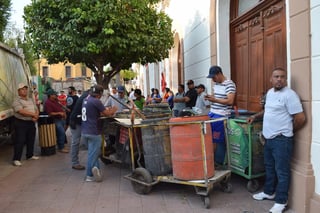 El pasado miércoles fueron noticiados más de 60 empleados de confianza que fueron dados de baja en el municipio de Lerdo. (ARCHIVO)