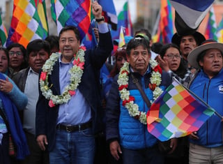El Movimiento al Socialismo (MAS), de Evo Morales, registró en el Tribunal Supremo Electoral a Luis Arce (i) como presidente y David Choquehuanca (d) como vicepresidente para los comicios del próximo 3 de mayo. (EFE) 