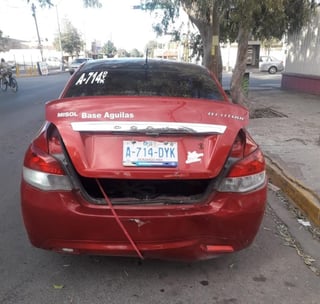 La mañana de este martes se registró un accidente vial entre dos taxis en la colonia Nuevo Refugio de la ciudad de Gómez Palacio, no hubo personas lesionadas, solo daños materiales de consideración. (EL SIGLO DE TORREÓN)