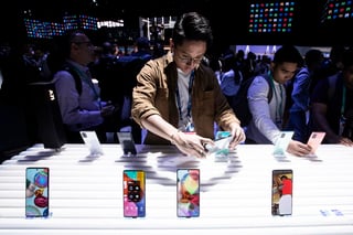 La multinacional surcoreana Samsung presentó este martes sus nuevos modelos de teléfono Galaxy -la serie estandarte de la compañía-, que bautizó como S20, S20 Plus y S20 Ultra. (ARCHIVO) 