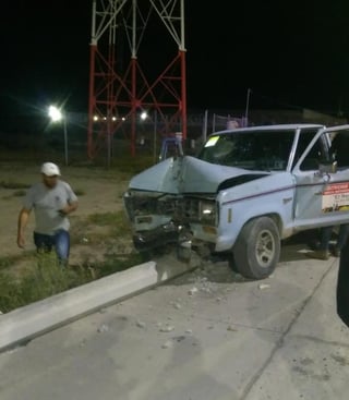 El accidente se registró alrededor de las 20:30 horas en el bulevar Virginas, a las afueras de la ciudad de Francisco I. Madero. (EL SIGLO DE TORREÓN)

