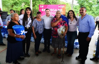 El gobernador de Durango entregó más de 2 mil apoyos invernales a las familias vulnerables de Tamazula. (CORTESÍA) 