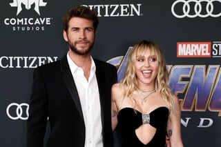 Se sabe que Miley Cyrus y Liam Hemsworth asistieron a la fiesta organizada por el diseñador Tom Ford el pasado fin de semana. (ARCHIVO)