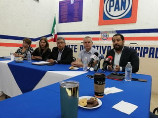 Antonio López Solís, presidente del Comité Municipal del PAN en Lerdo, dijo que están listos para arrancar su plan de trabajo para estos tres años que estarán al frente del comité. (VIRGINIA HERNÁNDEZ)