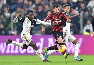 Milán y Juventus se enfrentan hoy en el Estadio San Siro en el juego de ida de las semifinales de la Copa italiana. (ARCHIVO)