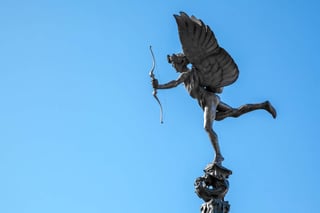 Cupido es la figura más representativa del 14 de febrero. Se representa como un niño con alas que también ha recibido el nombre de eros, dios del deseo sexual y dios del amor.  (ARCHIVO) 