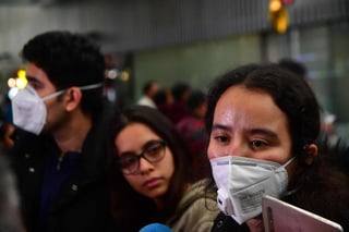 Llegada de un vuelo procedente de Narita, Japón, en el que viajaban alrededor de 50 mexicanos, quienes previamente abandonaron China debido a la emergencia mundial por el coronavirus. (ARCHIVO) 