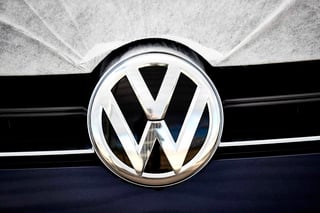 Volkswagen ofreció hoy pagar 890 mdd para resolver una gran demanda impuesta por más de 400 mil clientes que buscan reparar sus automóviles equipados con motores diesel falsos, conocido como 'dieselgate'. (EFE) 
