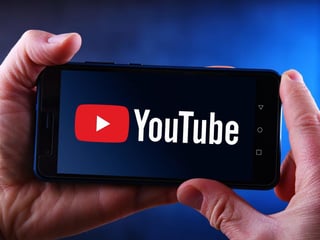 La plataforma de videos en línea YouTube anunció algunas soluciones que ha implementado para mantener seguros a sus usuarios y darles más control mientras navegan por la plataforma. (ESPECIAL)