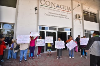 Habitantes aledaños a la Termoeléctrica de Lerdo exigieron a la Conagua detener la sustracción de agua potable por parte de CFE.