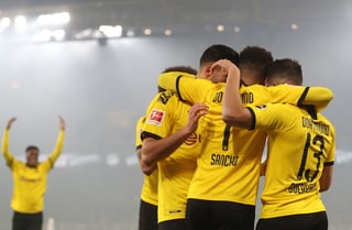 El Borussia no tuvo piedad frente al Frankfurt y se afianza en el segundo lugar de la tabla, a espera de resultados. (EFE)