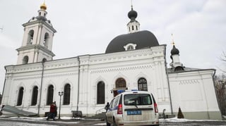 Un individuo, ya detenido, agredió a un grupo de feligreses en una iglesia de Moscú. (ESPECIAL)