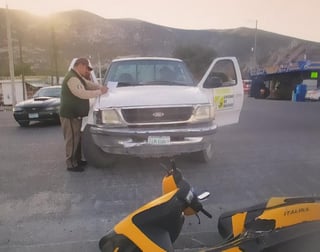 La mujer y el menor viajaban a bordo de una motocicleta Italika de color amarillo con negro al momento del accidente. (EL SIGLO DE TORREÓN)