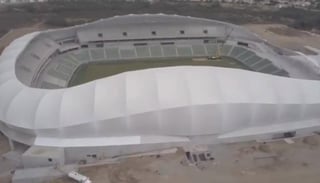 Quirino Ordaz, gobernador del Estado de Sinaloa, compartió un video que muestra la obra del nuevo estadio de futbol con sede en la playa de Mazatlán. (ESPECIAL)