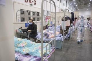 Liu Zhiming, director del hospital de 50 años de edad, era neurocirujano, se le diagnosticó la portación del nuevo coronavirus en enero y en los últimos días alcanzó condiciones críticas. (ARCHIVO)