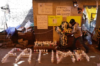  Alrededor de las 13:00 horas de este martes inició la ceremonia de cuerpo presente de la niña de siete años de edad, Fátima Cecilia, quien fue reportada como desaparecida el pasado 11 de febrero y luego su cuerpo fue hallado en los límites de las alcaldías Tláhuac y Xochimilco. (NOTIMEX)
