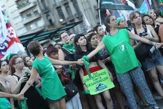 Diversas organizaciones saldrán hoy a las calles de Argentina, en punto de las 17 horas, para dirigirse la sede del Congreso, donde exigirán por tercer año consecutivo, el aborto legal y seguro. (ARCHIVO) 