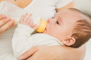En el caso de los bebés o niños pequeños puede presentar incapacidad para deglutir, poco movimiento o inconsciencia. (ARCHIVO)

