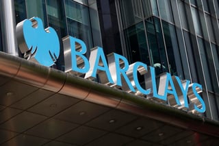 El banco londinense Barclays anunció el jueves que dejará de usar un programa que monitorea la productividad de los empleados e incluso cuenta los recesos para ir al sanitario. (ARCHIVO) 