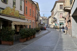 Las autoridades de Lombardía han pedido a los residentes de diez municipios que no salgan de sus casas de forma temporal.