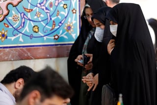 Afganistán anunció este domingo el cierre de su frontera con Irán, con lo que se une a la lista de países como Turquía y Pakistán que han tomado medidas similares, ante el aumento de casos de coronavirus. (EFE)