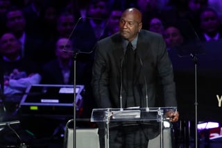 Michael Jordan estuvo presente en el homenaje a Kobe Bryant. (AP)