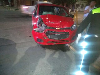 El accidente ocurrió en el cruce de la avenida Aldama y la calle Escobedo de la zona Centro de Gómez Palacio. (EL SIGLO DE TORREÓN)