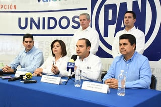 Cortés,  acompañado por la dirigencia del PAN a nivel Coahuila y Torreón,  advirtió que el presidente Andrés Manuel López Obrador ha tomado una postura equivocada respecto al tratamiento de los feminicidios y la violencia contra la mujer. (FERNANDO COMPEÁN)