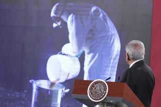 López Obrador presentó un video en el que se habla de diversas drogas, entre ellas la efedrina, acetona y el ácido clorhídrico y los efectos en el cuerpo. (NOTIMEX)