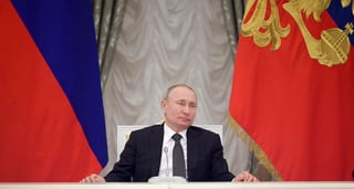 El presidente de Rusia, Vladimir Putin, reveló que en algún momento se le propuso usar un doble para hacer apariciones públicas, como medida de seguridad para su persona, pero que él vetó la propuesta. (ARCHIVO) 