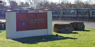 El personal sanitario que visitó bases militares estadounidenses donde había ciudadanos en cuarentena por el coronavirus no habían recibido formación. (ARCHIVO) 