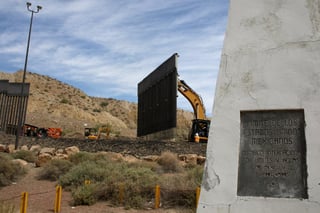 El presidente Donald Trump no puede reasignar 89 millones de dólares de un proyecto militar de construcción en el estado de Washington para pagar el muro en la frontera con México. (ARCHIVO) 