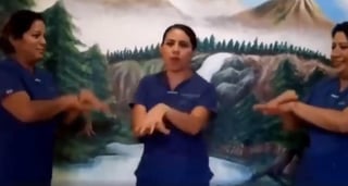 Mujeres muestran cómo lavarse las manos mientras bailan (CAPTURA) 