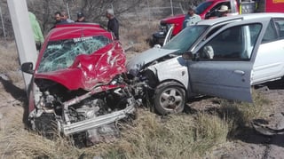 Un conductor en estado de ebriedad provocó un aparatoso accidente en la carretera Torreón-San Pedro; el hecho dejó como saldo dos personas muertas y tres lesionadas. (EL SIGLO DE TORREÓN)