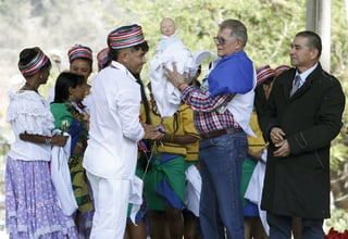 En el 'ritual del perdón', que estuvo acompañado por la Misión de la ONU en Colombia, participaron varios exjefes guerrilleros. (EFE) 