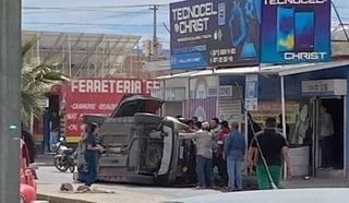El percance se reportó a las 14:30 horas en la calzada Valle Oriente y avenida Escuinapa, del sector ya mencionado. (EL SIGLO DE TORREÓN)
