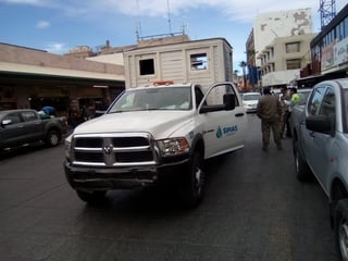 Los daños materiales se estimaron en 13 mil pesos; el accidente ocurrió sobre la avenida Juárez de Torreón. (EL SIGLO DE TORREÓN)