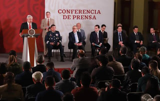 López Obrador criticó que en las pasadas administraciones se otorgaran a intereses privados la responsabilidad de distribuir medicamentos o que se construyeran hospitales en zonas que no eran viables. (NOTIMEX)