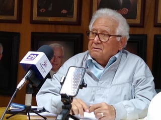El presidente de CMIC Coahuila, Raúl Flores González, recordó que el Seguro Social ordenó a Altos Hornos que retuviera las cuotas del IMSS a las constructoras de los pagos que les debe hacer.