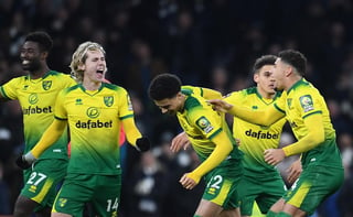 Norwich City dio la campanada al vencer como visitante en una agónica tanda de penales al Tottenham. (EFE)