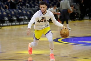 La estrella de los Warriors, Stephen Curry, tuvo una ausencia de cuatro meses por una fractura en su mano izquierda. (AP)
