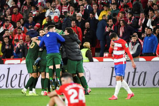 Pese a caer en el duelo, los 'Leones' avanzaron a la final de la Copa del Rey gracias al criterio de gol de visitante frente al Granada. (EFE)