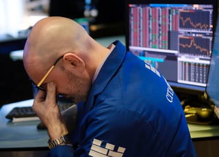 Los mercados sufrieron los embates del miedo por el virus, que no tiene antivirales; Wall Street se volvió a desplomar ayer. (EFE) 