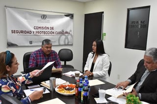 Los regidores de la Comisión de Seguridad Pública y Protección Ciudadana se reunieron con el director de la Policía Municipal. (PRIMITIVO GONZÁLEZ)