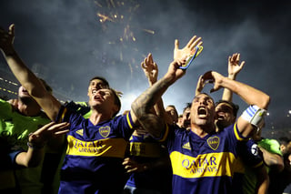Carlos Tévez (d) marcó el tanto de Boca, en el triunfo 1-0 sobre Gimnasia y Esgrima.