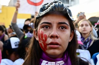 Cientos de mujeres marchan en esta capital en el marco del Día de la Mujerpara pedir justicia para los casos de feminicidio. (NOTIMEX)